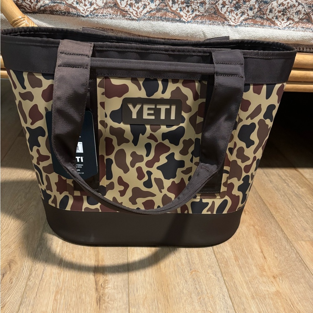 NWT yeti wetlands camo Camino 35